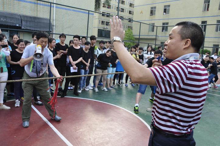 比賽就要開始,雙方嚴(yán)陣以待