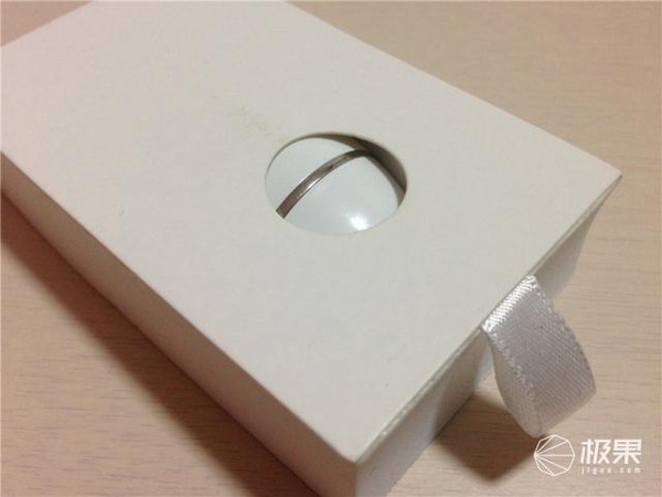 這樣的處理是為了方便取出產(chǎn)品,非常貼心的細(xì)節(jié)處理。