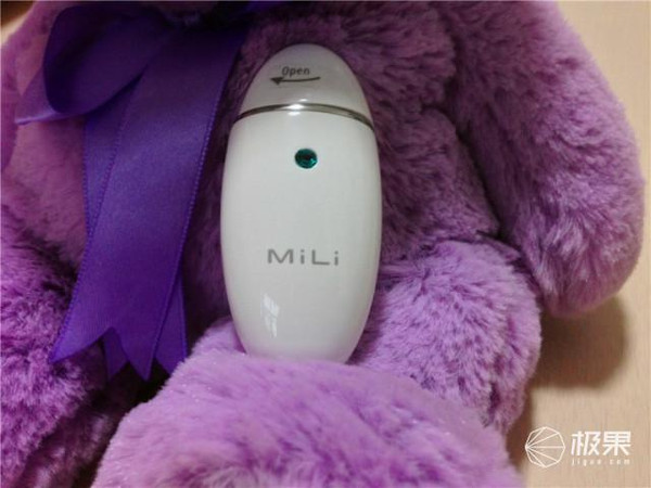 產(chǎn)品采用藍(lán)牙連接,功耗低,待機(jī)時(shí)間長。