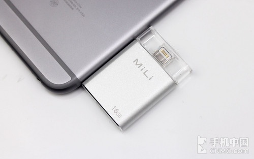 材質上MiLi iData使用與Macbook一樣鋁合金機身,堅固、輕盈、質感極佳。